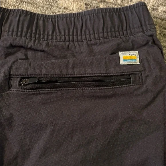 Vuori men’s Casual gray Drawstring Shorts - large - elastic waist - Picture 5 of 6